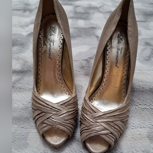 LuLu Townsend Shimmering Gold Heels  Size 8.5 - Picture 3 of 12